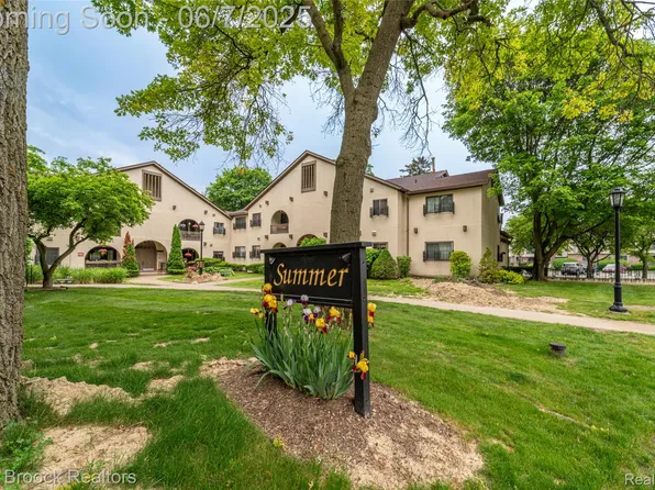 42160 Woodward Ave Unit 37, Bloomfield Hills, MI 48304