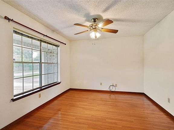 3rd image of 2104 Pebble Beach Dr