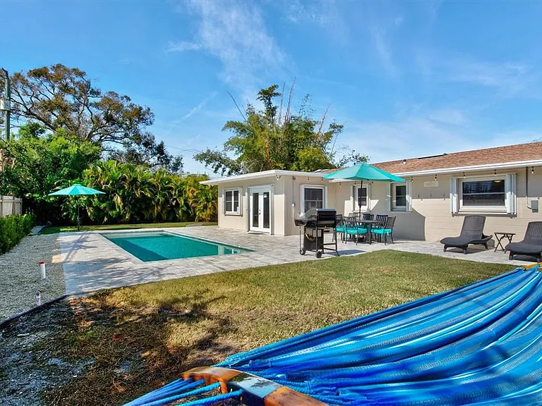 2572 Jefferson Cir — Photo 43
