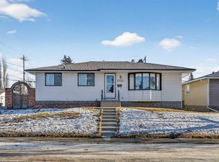 7228 W Huntridge Hl NE, Calgary, AB T2K4A5