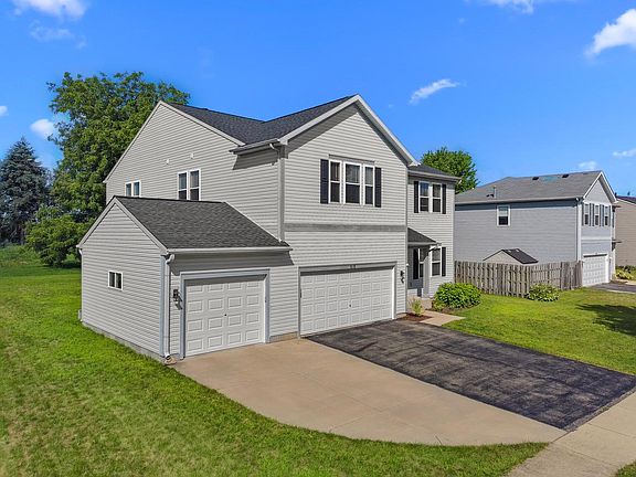 2nd image of 918 N Pheasant WAY