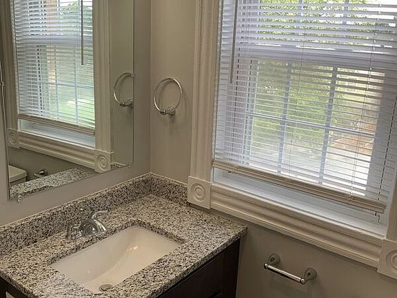 3rd image of 404 N Cleveland St APT 2