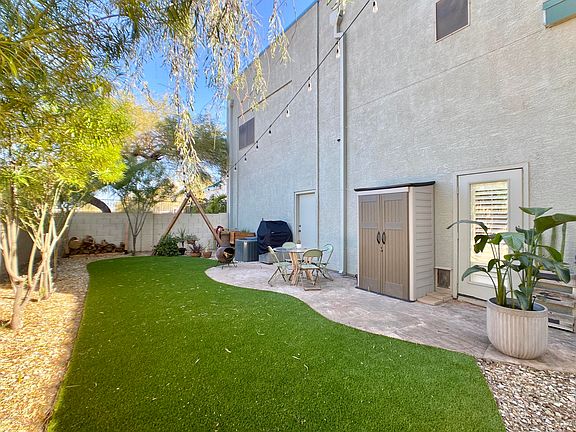 2nd image of 2027 E University Dr