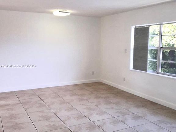5th image of 1855 NE 121st St APT 37