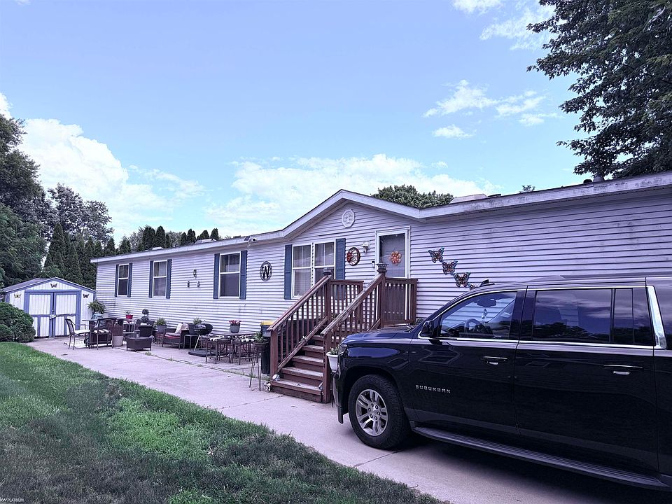 1st image of 43864 Eureka Dr