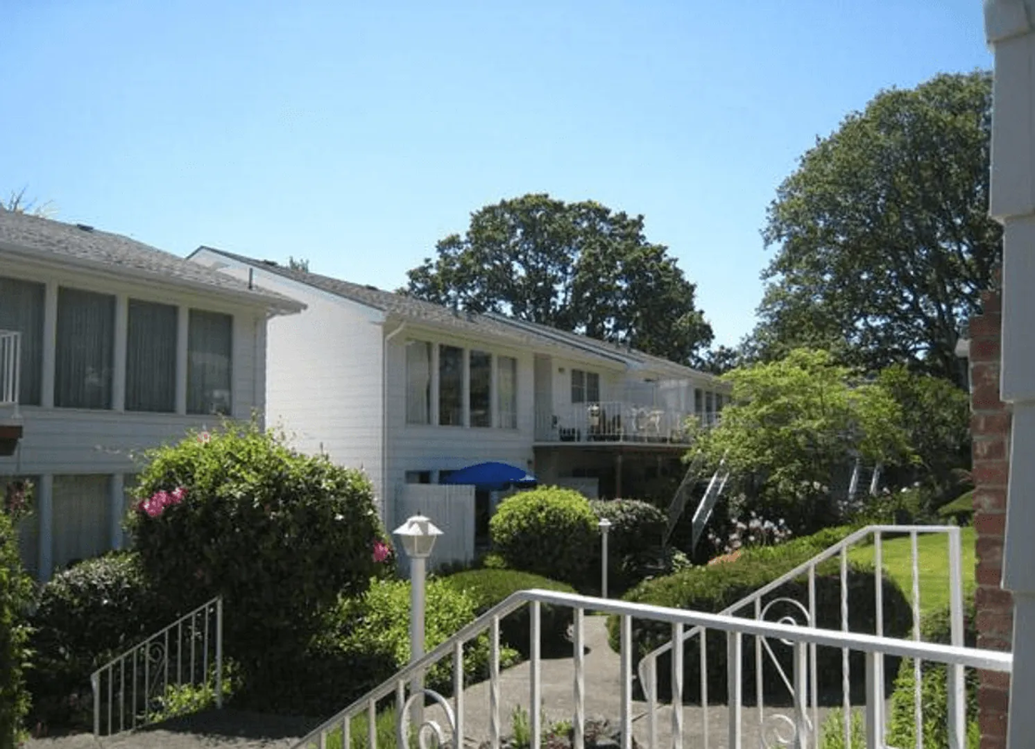 Jamestown Apartments — Photo 2