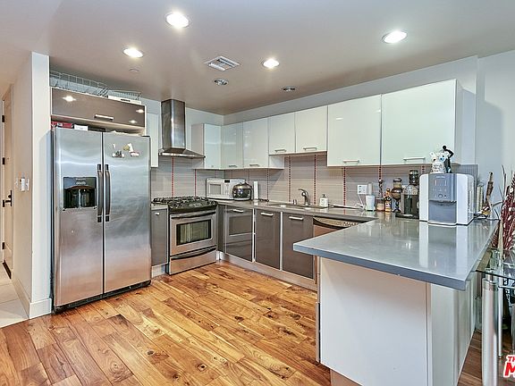 2nd image of 848 S Irolo St #203