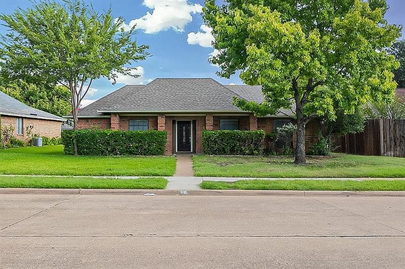 1st image of 825 Shannon Dr