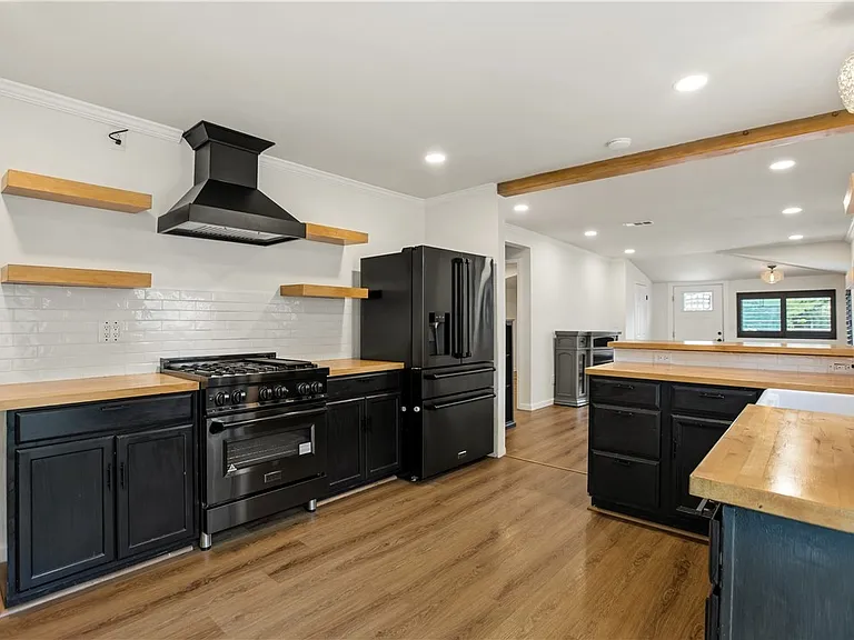 3359 Locust St — Photo 10