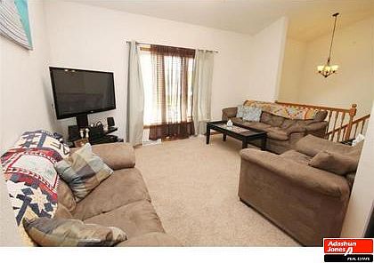 4th image of 451 Crowfoot Ave