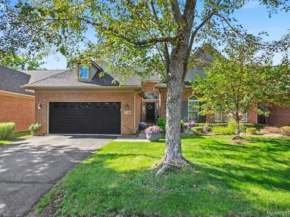 1746 Treyborne Cir, Walled Lake, MI 48390