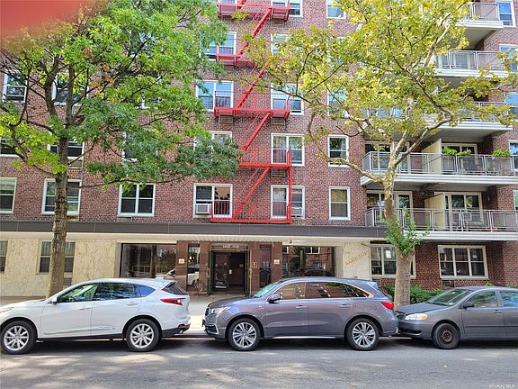 2nd image of 142-05 Roosevelt Ave #703