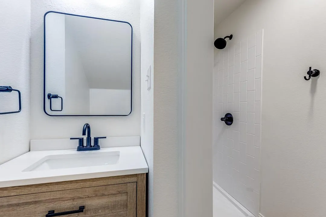 4 bed, 4.0 bath, 2640 sqft, $737 — Photo 2
