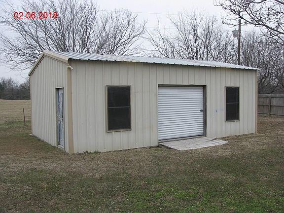 3rd image of 215 Southridge St
