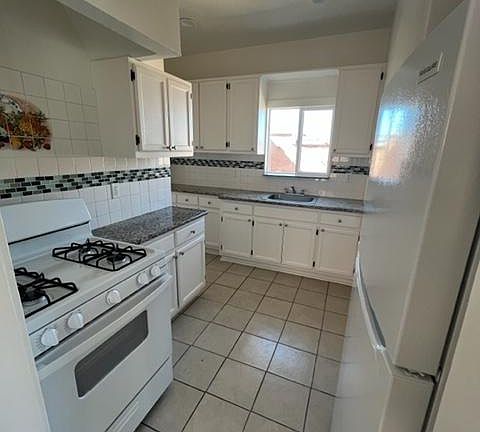 5th image of 272 S Coronado St #1/6