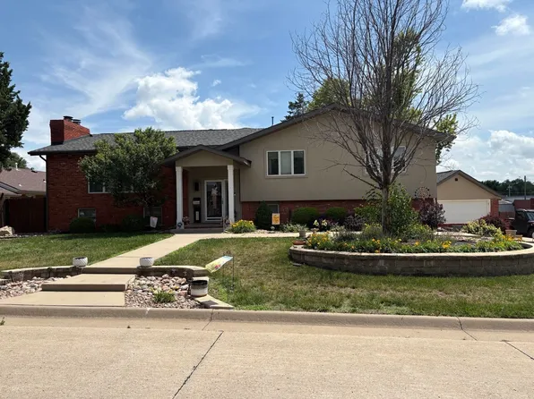 860 E 1st St, Russell, KS 67665