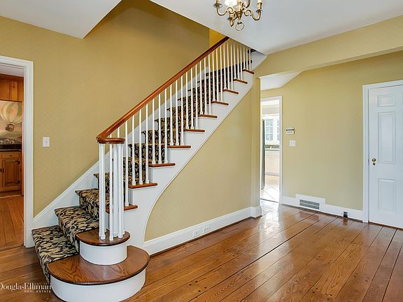3rd image of 136 Mason Dr