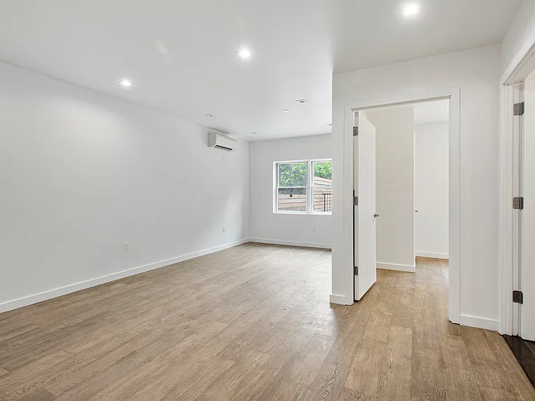 773 Hart St #1R — Photo 3