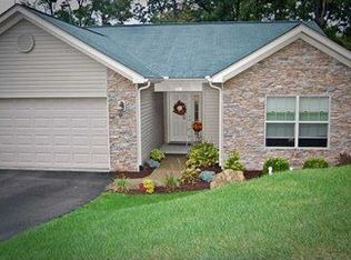 113 Gleneagles Dr, Greensburg, PA 15601