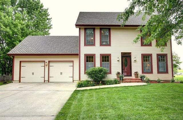 1st image of 1015 SE Timbercreek Ln