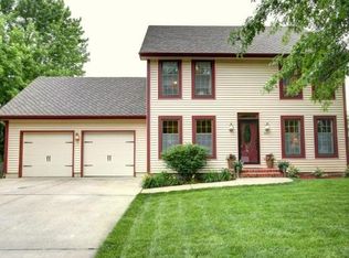 1015 SE Timbercreek Ln, Lees Summit, MO 64081