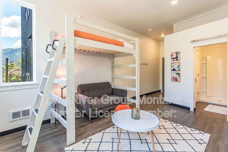 1st image of 320 Clay St #301