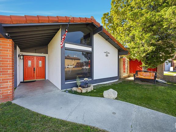 4th image of 403 Alpine St