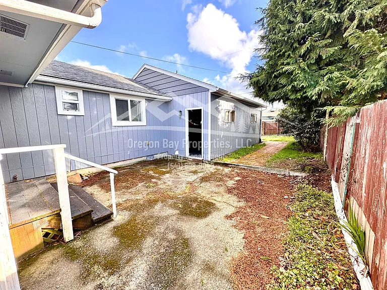 270 S Morrison St — Photo 17