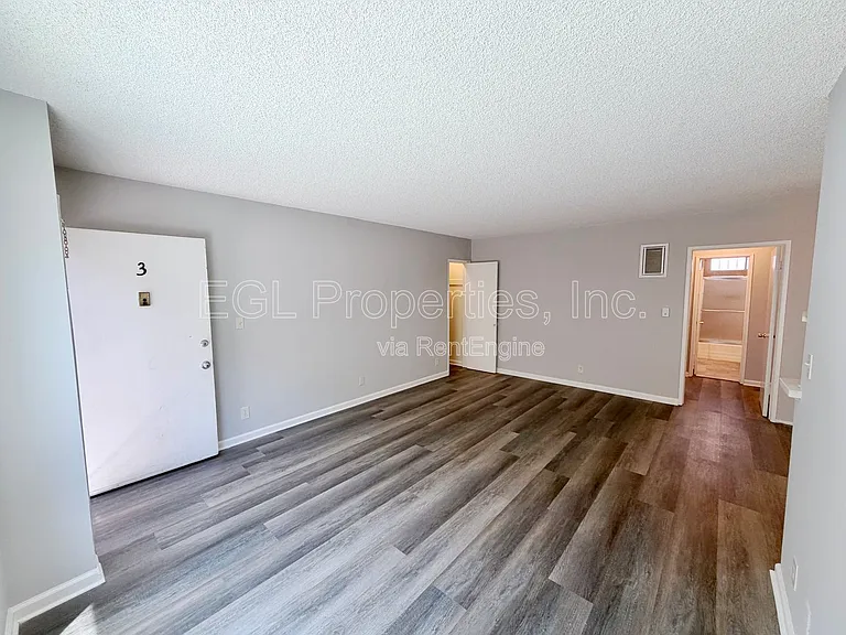362 N San Vicente Blvd #D — Photo 2