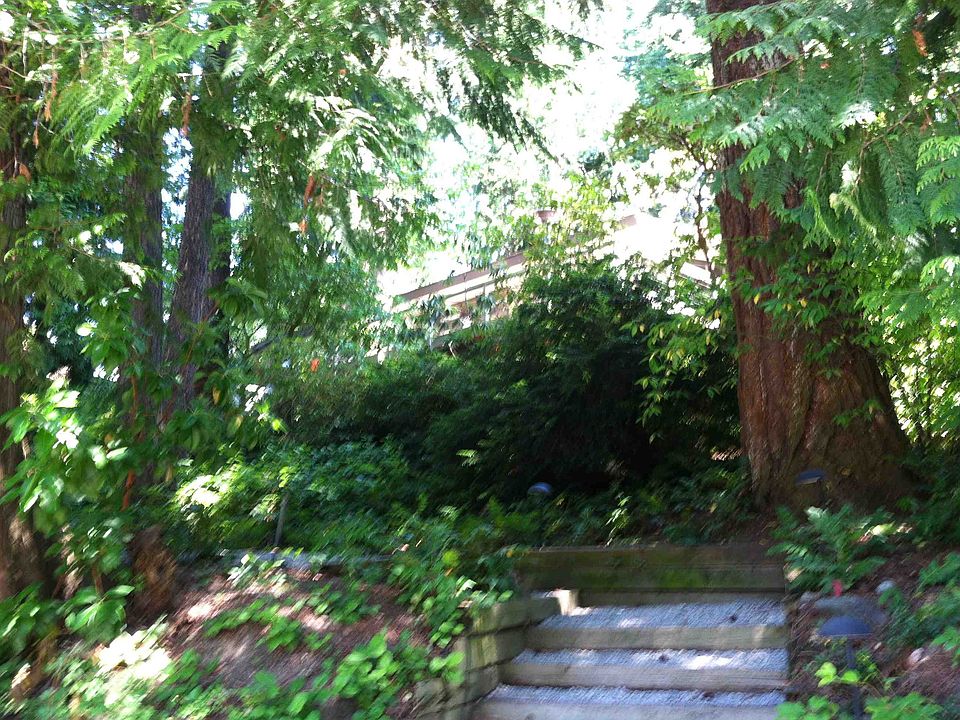 2nd image of 5524 NE Windermere Rd