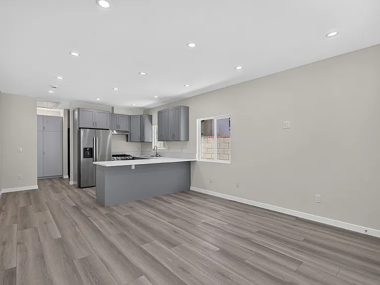 1911 N Manning St — Photo 11