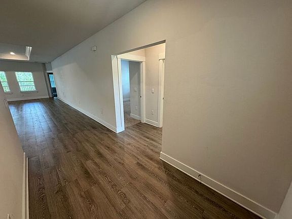 3rd image of 3273 Southwind Dr