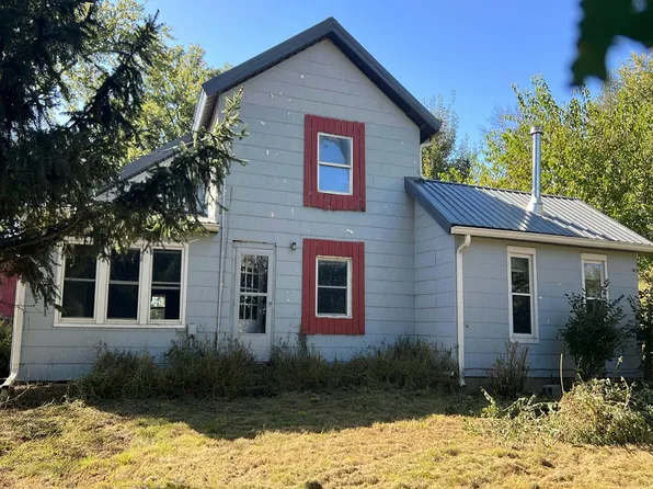 3011 Black Hawk Ave NW, Oxford, IA 52322