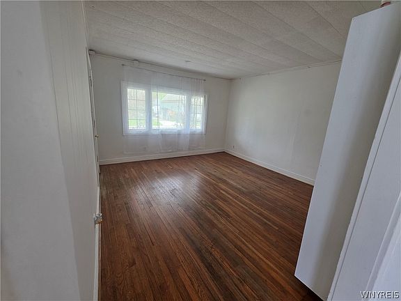 4th image of 117 Farmer St