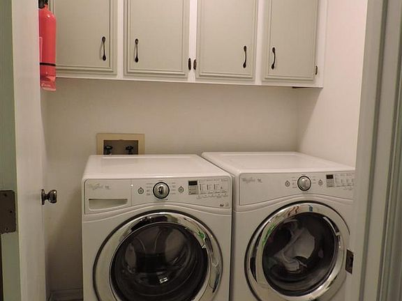 5th image of 4834 Royal Oak St