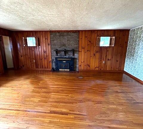 5th image of 220 W Park St