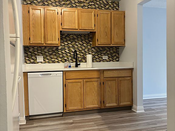 3rd image of 200 N Dearborn St Unit 1104