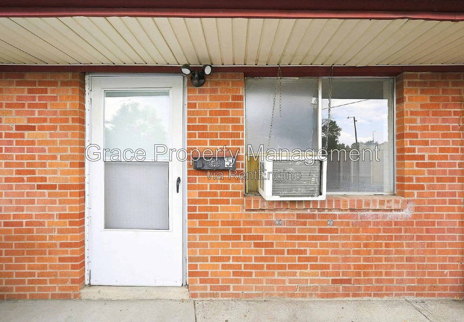 1 bed, 1.0 bath, $1,050 — Photo 2