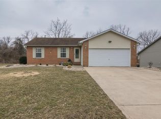 92 S Station Rd, Glen Carbon, IL 62034