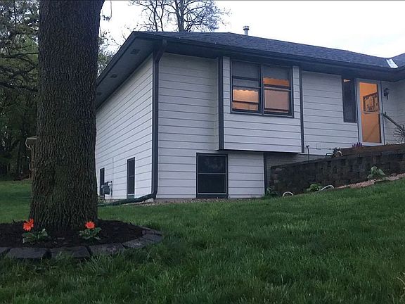 2nd image of 300 Cottonwood St