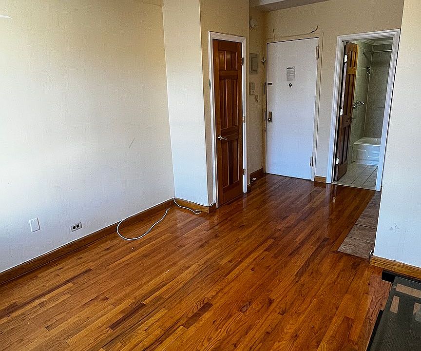 1st image of 250 W 100th St #904