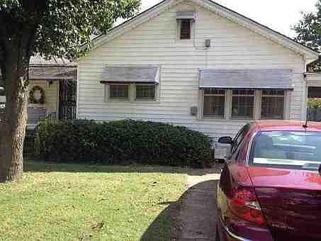 2nd image of 104 N Illinois St