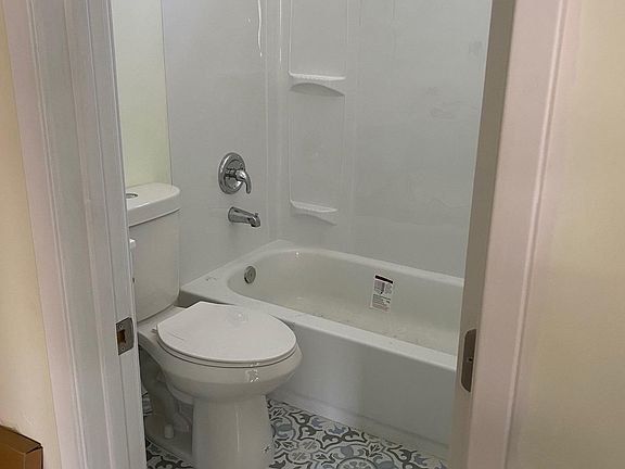 4th image of 4098 45th St