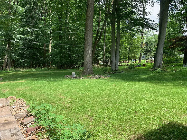18 Sunset Dr — Photo 3