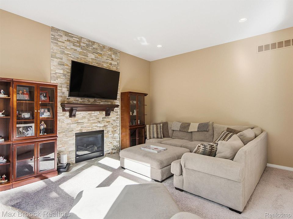 583 Birchcrest Ct, photo 12