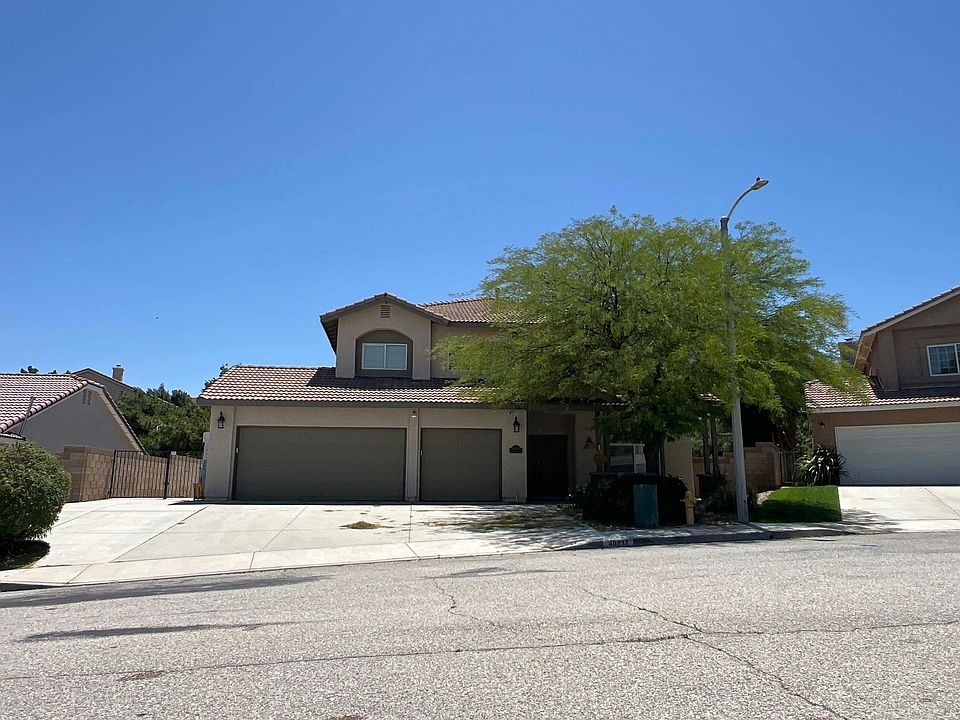 1st image of 40232 Lonsdale Ct