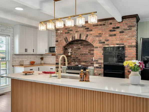 1602 Lakeshore Dr, Dunn, NC 28334