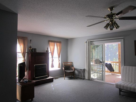 5th image of 150 Warren Ct