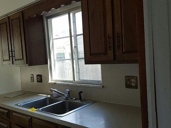 3rd image of 2812 Cragmoor Ave
