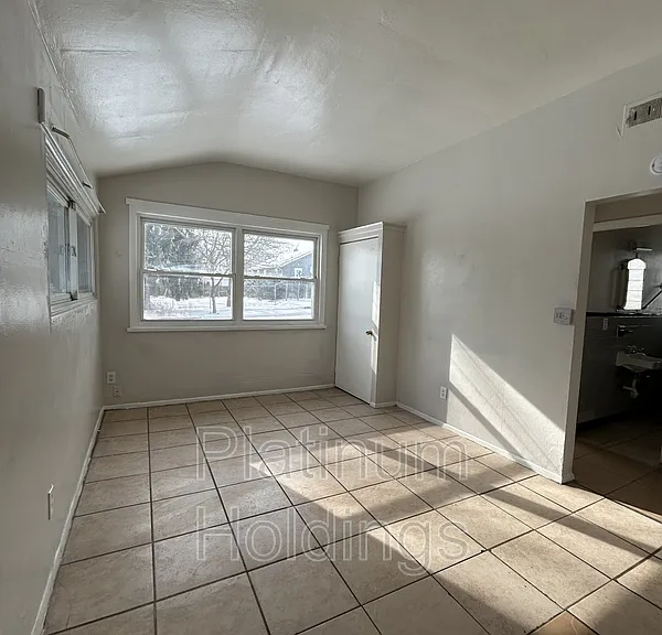 1055 Neville Ave — Photo 1